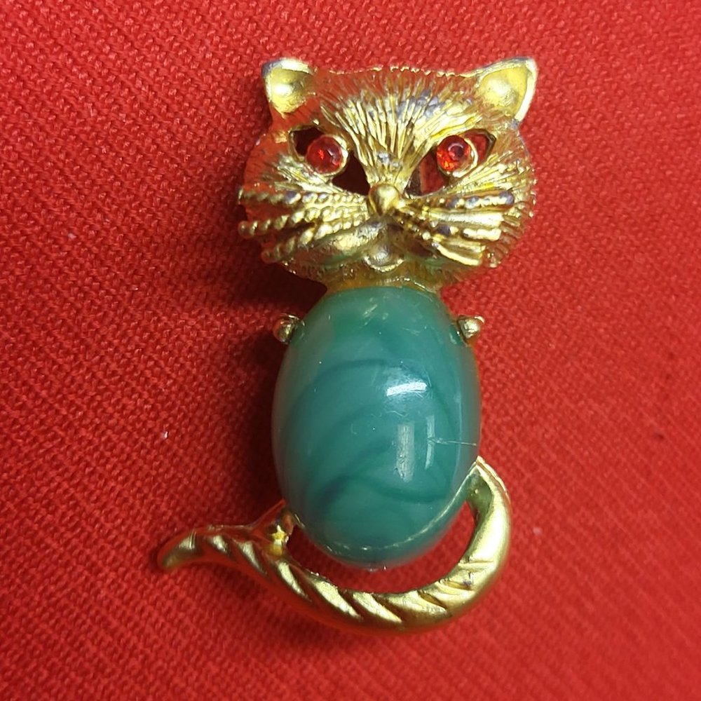 Vintage Evil Cat Brooch Faux Jade Belly Red Eyes Gold Body
